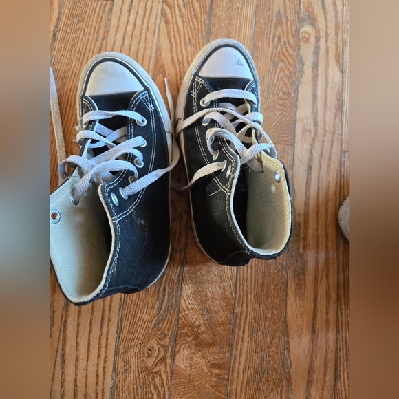 Girls Converse - Picture 3 of 4